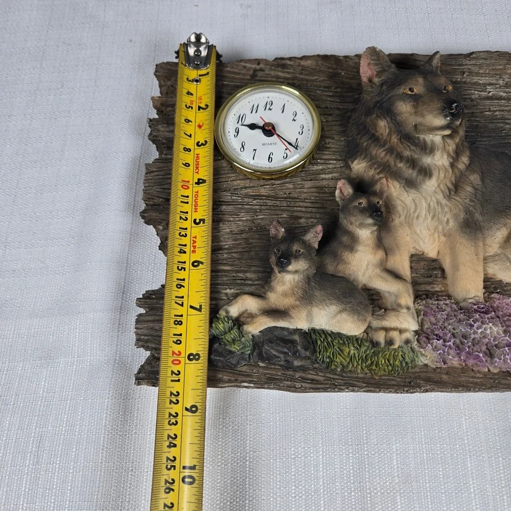 Vtg Wolf Pack Family 3D Wall Clock Rustic Cabin Wildlife Decor Resin *TESTED*